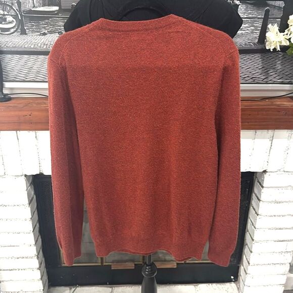 Bloomingdale’s men sweater pull over V-neck long sleeve 100% cashmere Medium Red - Picture 2 of 7
